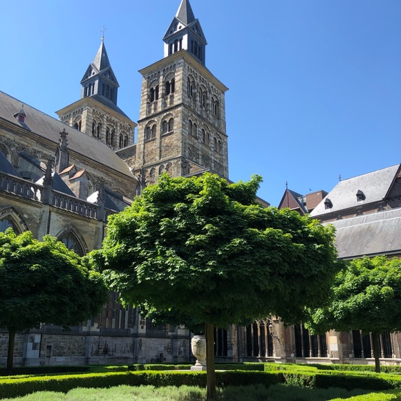 Meet your fellow Posher - Picture 4 of 4